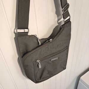Baggallini Pocket Crossover Crossbody Gray, Leopard Print